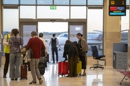 Pasajeros esperando para embarcar en el Aeropuerto de Badajoz