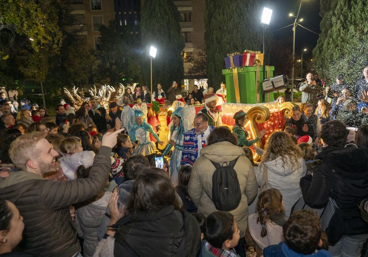 Habrá pasacalles navideño en Menacho y el Casco Antiguo y el desfile 'Locomotion Merry Christmas' llegará a distintos barrios.