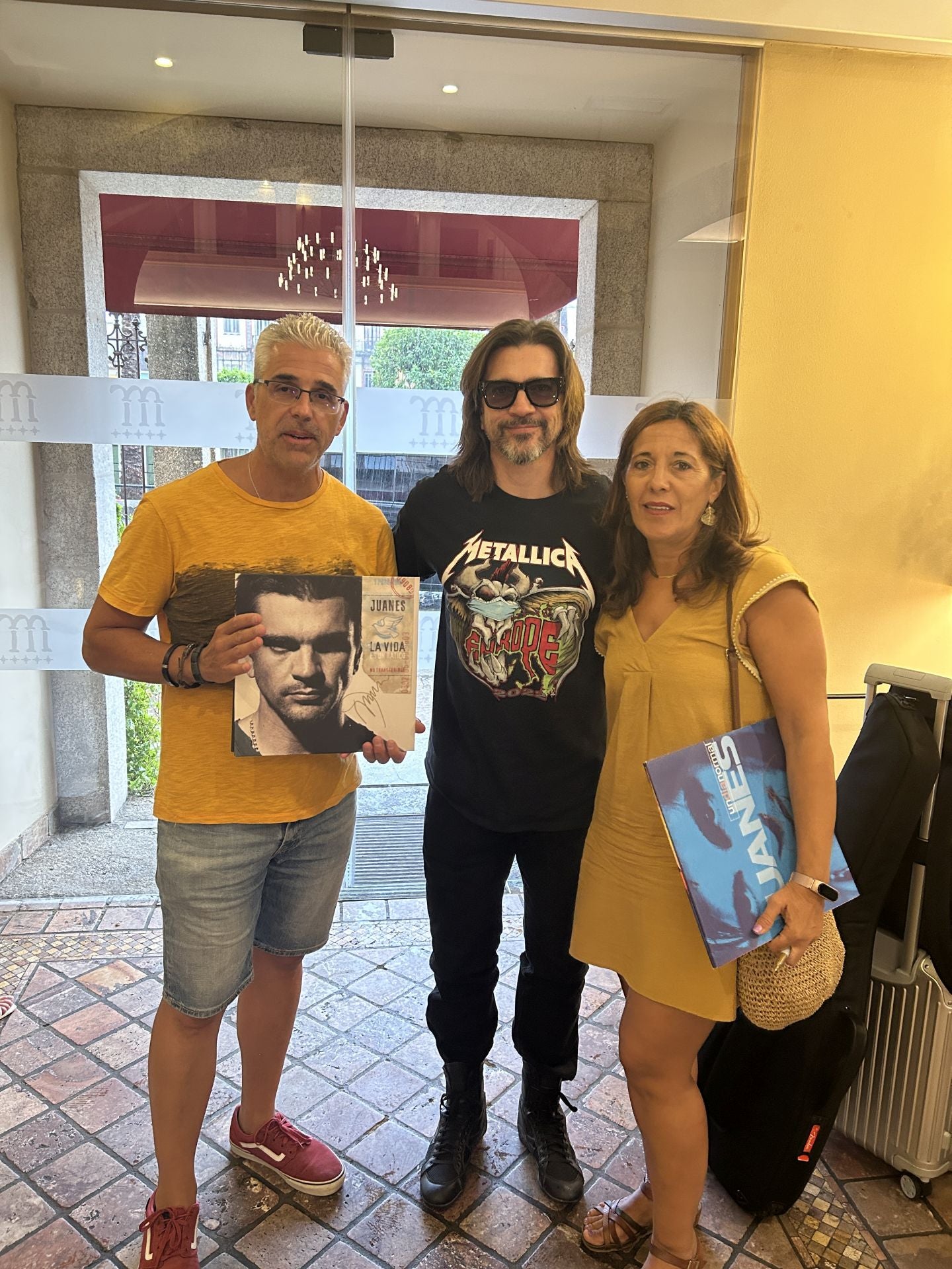 Tras lograr la firma de Juanes.