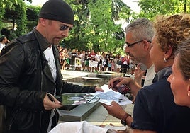 Jorge Covarsí con The Edge, de U2