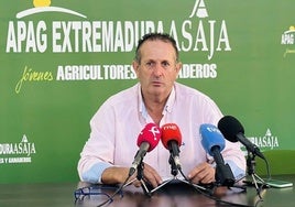 Juan Metidieri, presidente de Apag Extremadura Asaja, en rueda de prensa.