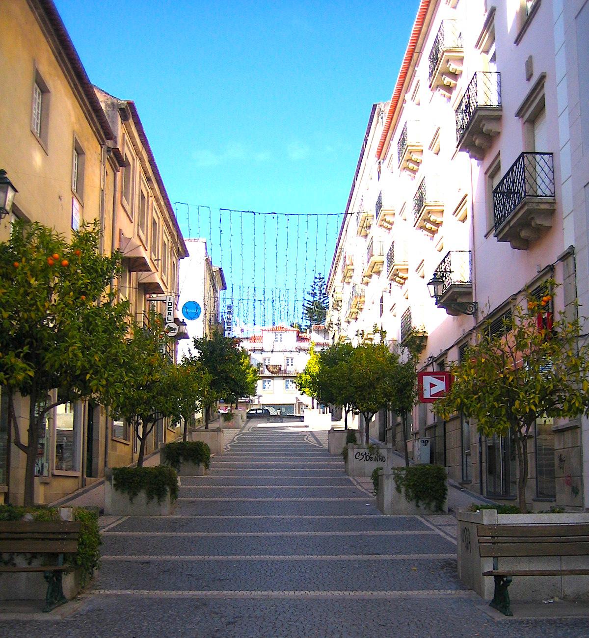 Castelo Branco desierto en un día festivo.