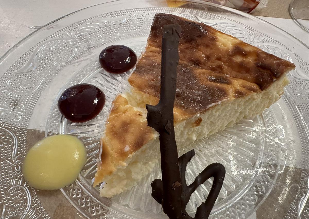 Imagen secundaria 1 - Pluma, tarta de queso y tiramisú.