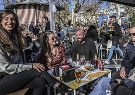 Ambiente en las cañas de Nochebuena en Badajoz.