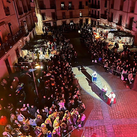El Belén Viviente de Coria reúne a cientos de personas en una noche mágica y navideña