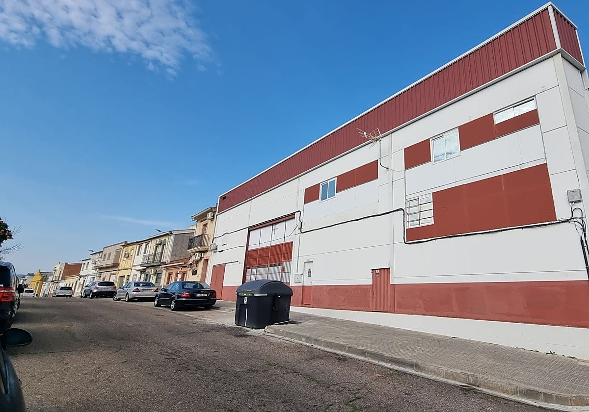 Nave de Mérida en la que estuvieron domiciliadas las empresas hasta 2022.