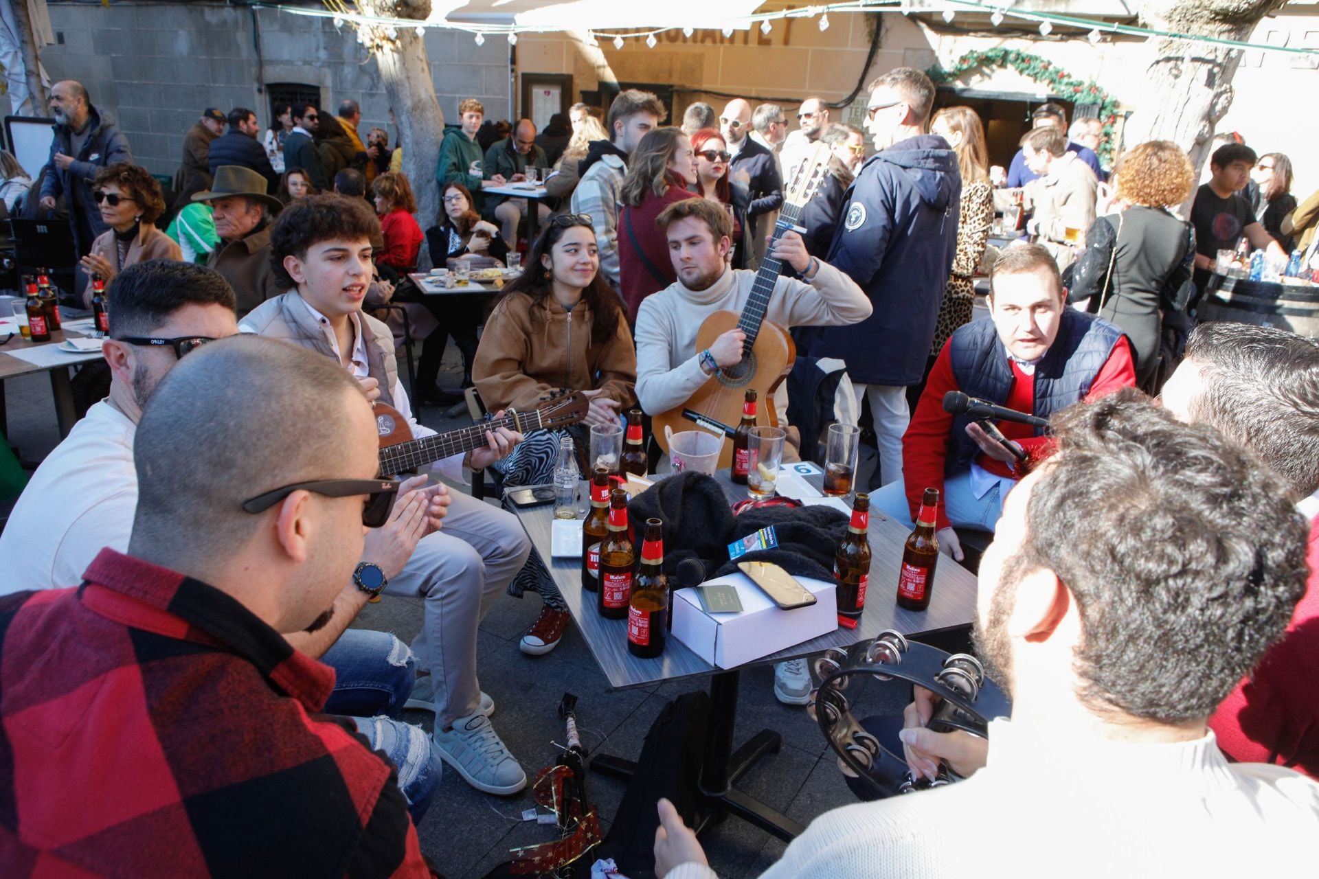 Las calles de Cáceres se llenan con las cañas de Nochebuena
