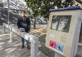 Manuel Moralo, en la base de Conquistadores sin ninguna bicicleta disponible.