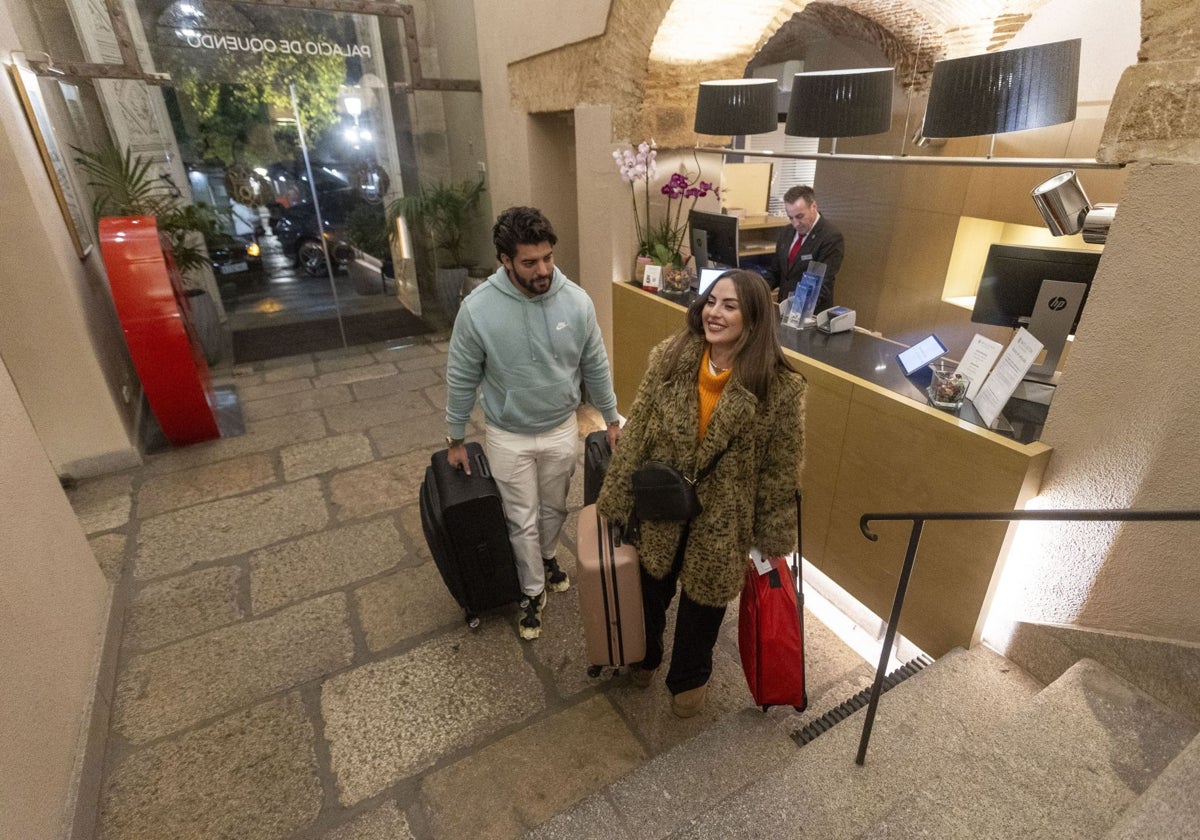 Turistas en un hotel de Cáceres, el principal destino turístico extremeño.