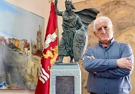 Boceto de la estatua de Alfonso VIII-IX y el escultor Estanislao García.