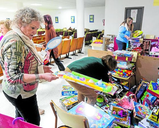 La Pastoral Penitenciara organiza una entrega de regalos para hijos de personas en prisión. 