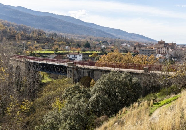 El viejo puente de hierro de Hervás, una de las infraestructuras señeras de la línea de tren Palazuelo-Astorga.