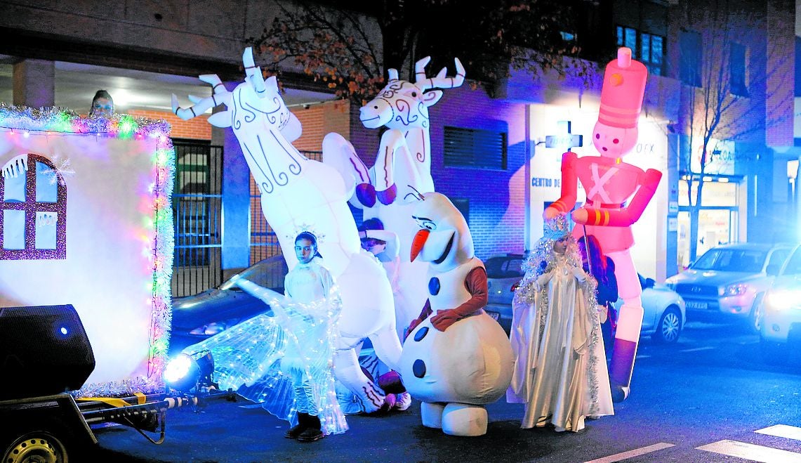 Pasacalles navideño 'Un mundo mágico' recorriendo el barrio de El Vivero y Cabezarrubia.