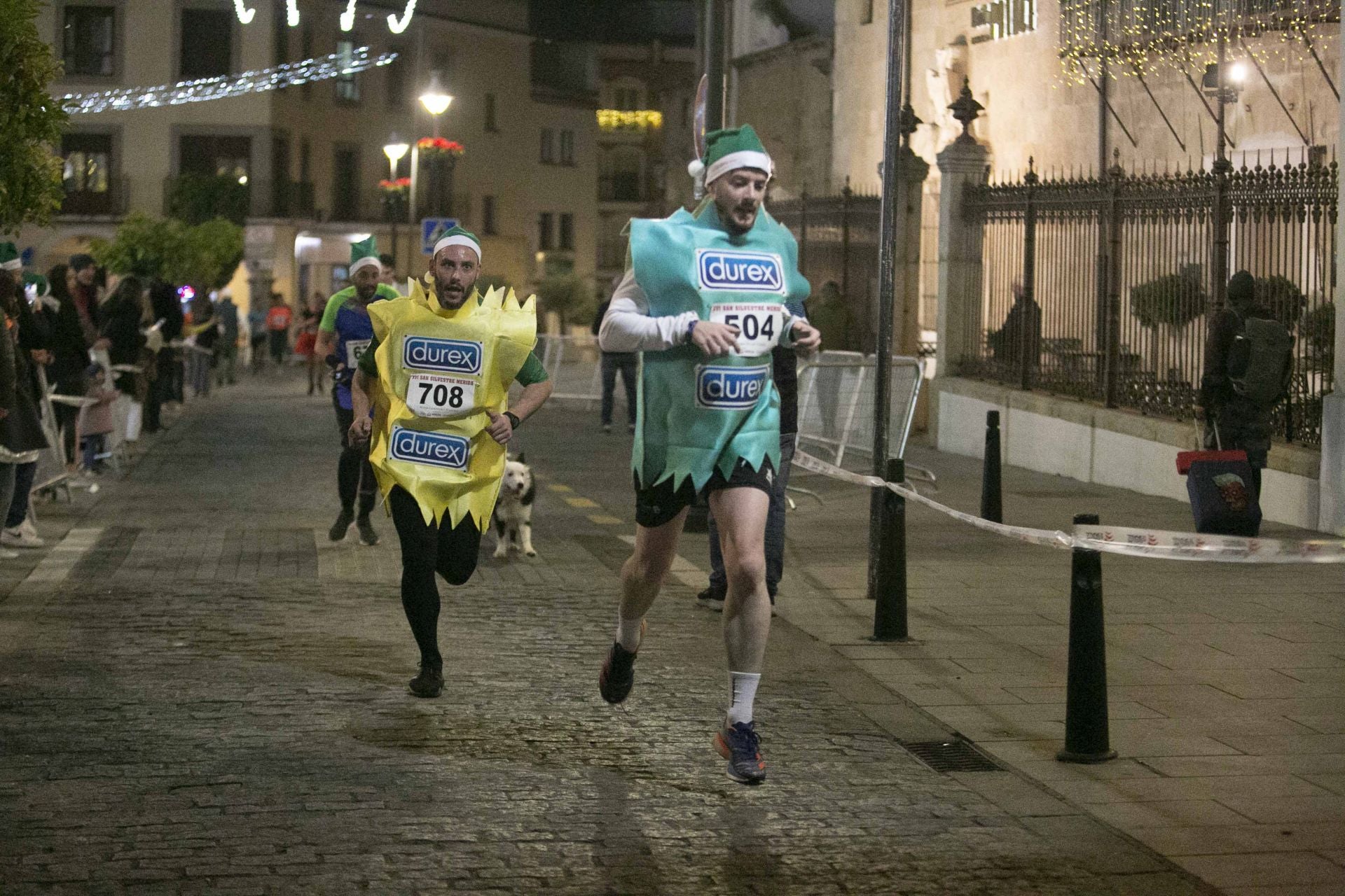FOTOS | La San Silvestre llena de público el centro de Mérida