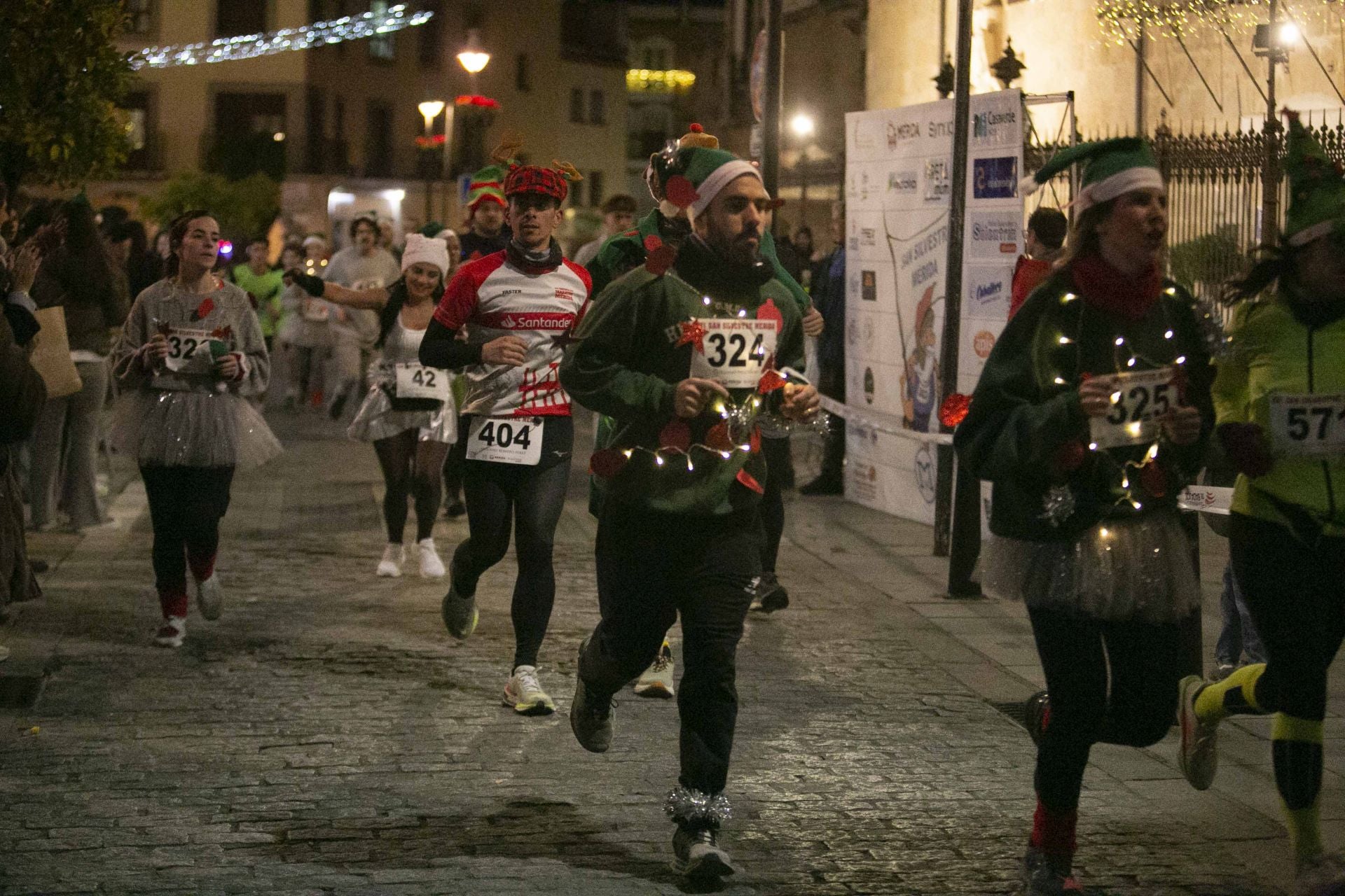 FOTOS | La San Silvestre llena de público el centro de Mérida