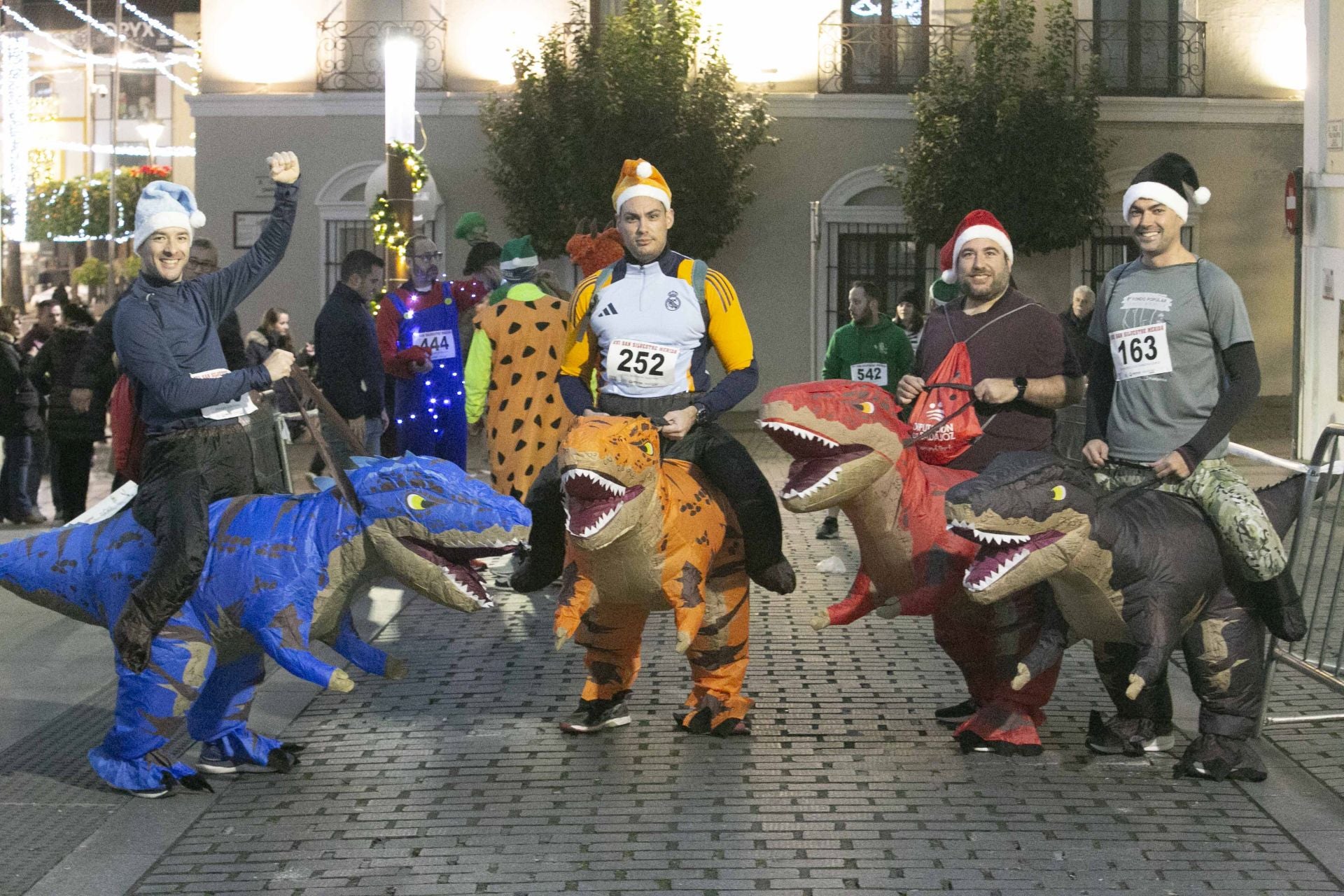 FOTOS | La San Silvestre llena de público el centro de Mérida