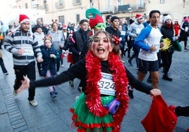 En la carrera no han faltado ni los disfraces, ni los complementos entre los participantes.