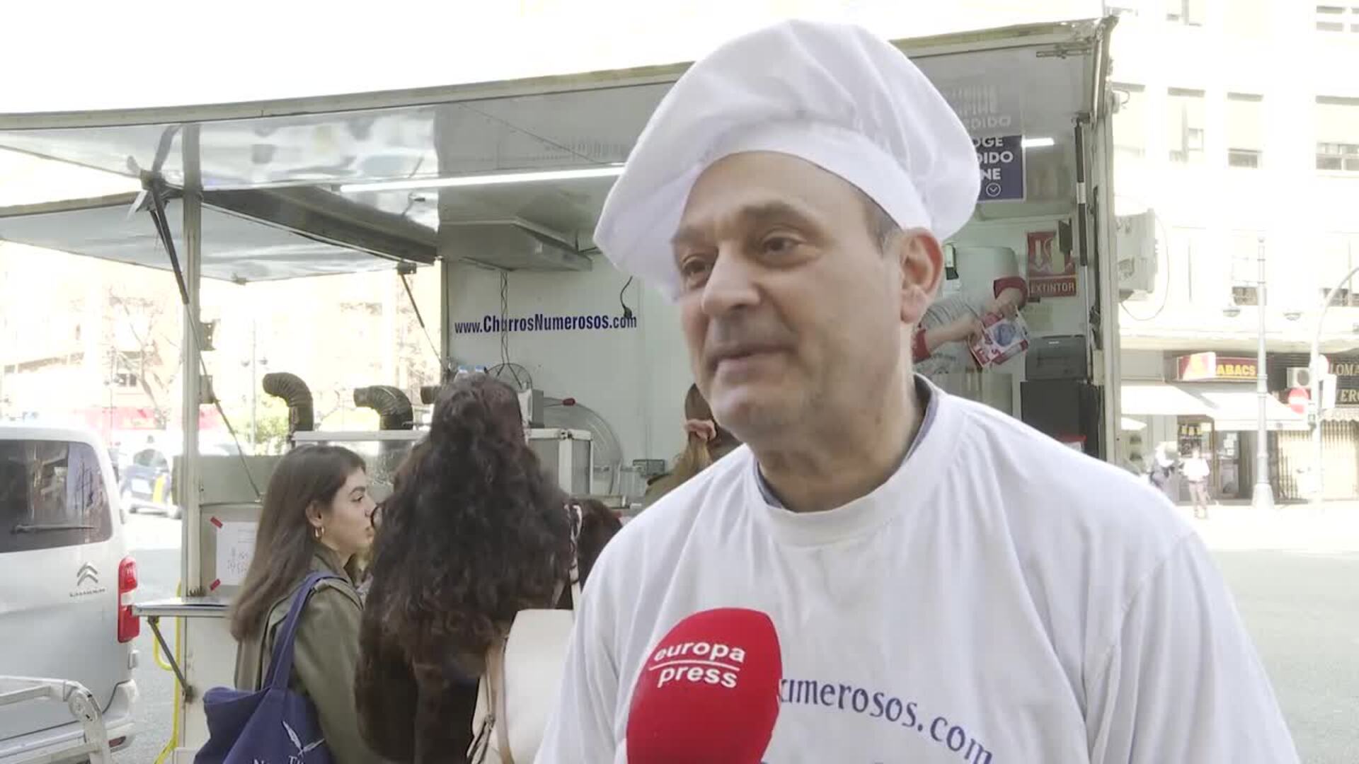 Vuelven los buñuelos a València, tan ligados a las Fallas "como el champán a la Navidad"