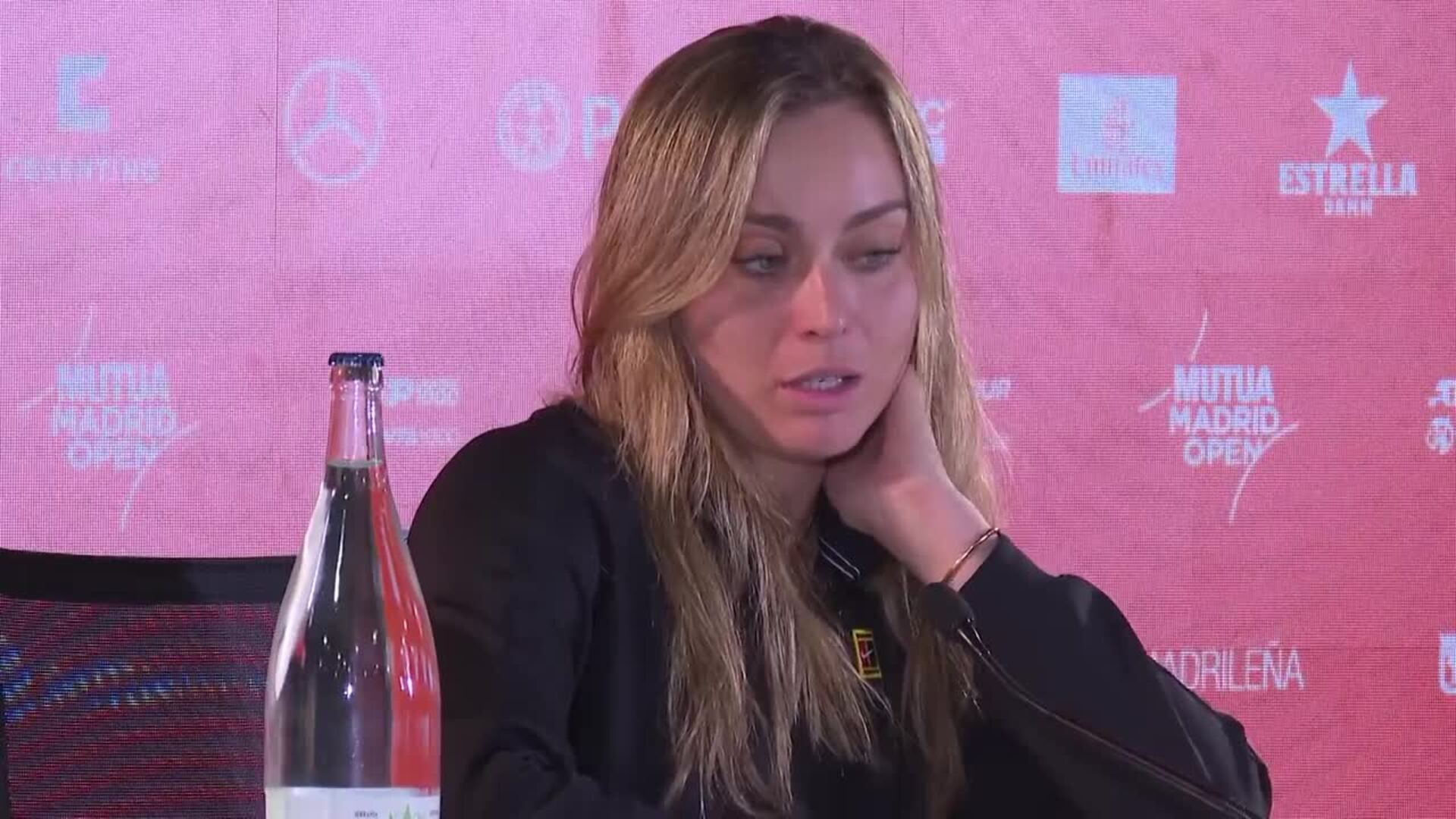 Paula Badosa y Stéfanos Tsitsipás desatan su pasión bajo la luna