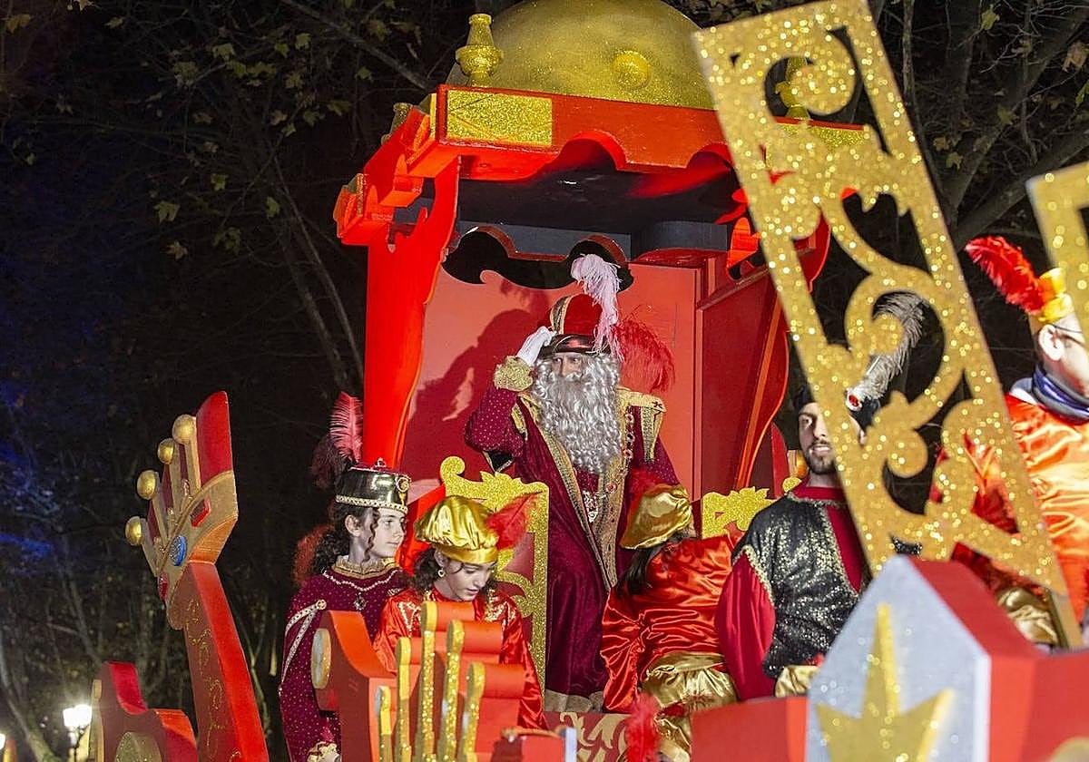 IMagen de archivo de la cabalgata de Reyes de Cáceres.