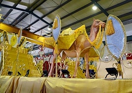 Carrozas preparadas para la Cabalgata de Badajoz
