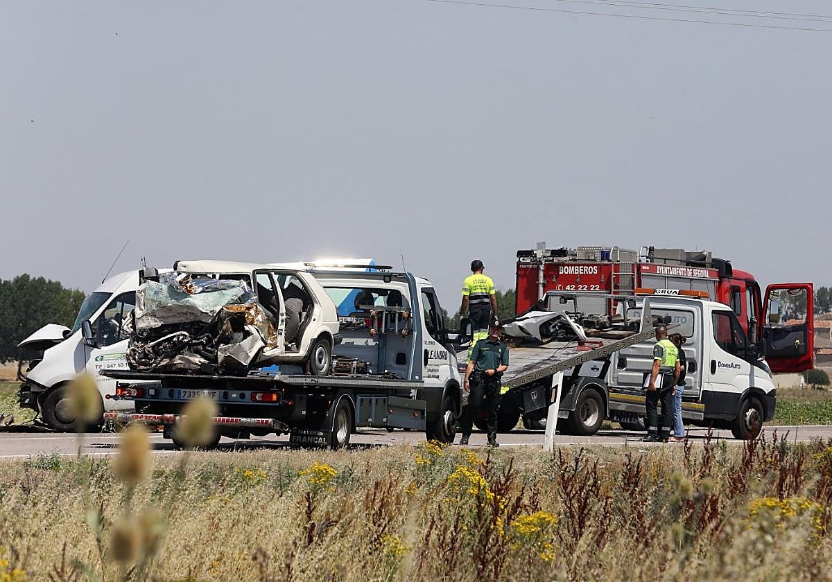 Accidente este verano en las carreteras españolas. 2024 cierra con más muertos en el conjunto nacional pero menos en el de Extremadura.