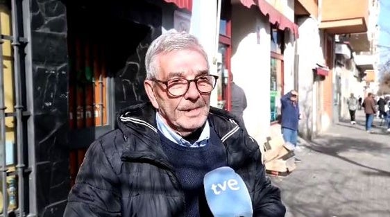 Miguel Hernández, de Cáceres, celebra que le han tocado 25.000 euros.