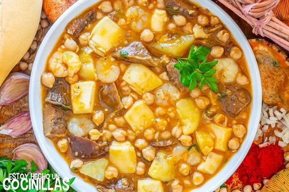 Garbanzos con níscalos, sepia y gambas