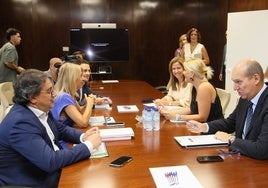 Reunión entre el Grupo Socialista y el Gobierno regional en las negociaciones para las cuentas de 2025.