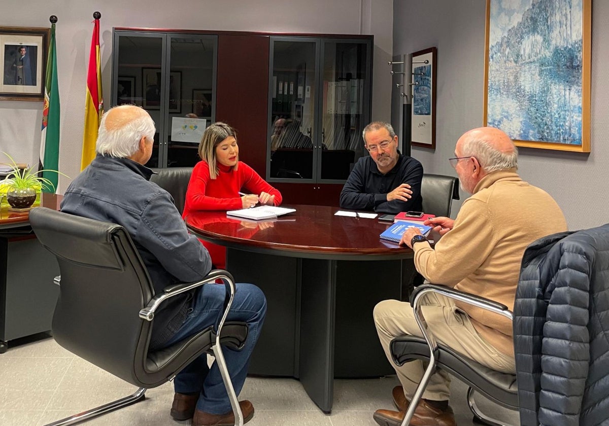 Reunión de la gerente del área de salud de Cáceres este miércoles con la plataforma de afectados.