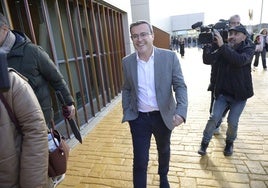 Miguel Ángel Gallardo se ha mostrado tranquilo y sonriente tras su declaración en el Palacio de Justicia de Badajoz.