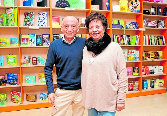 Lucía Núñez acaba de abrir la librería Cohete.