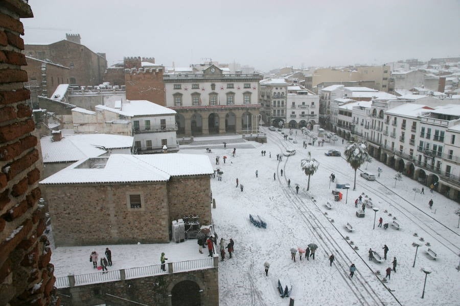 El 10 de enero de 2010 la mayor parte de Extremadura se cubrió de blanco. En la imagen, Cáceres.