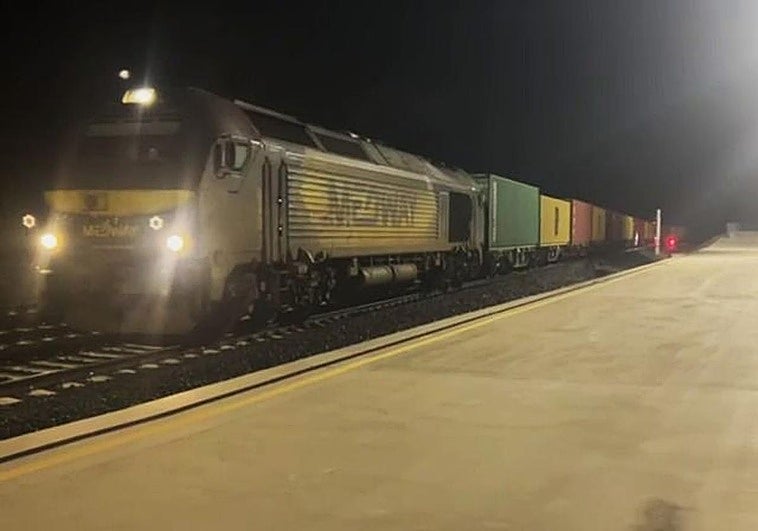 El primer tren de mercancías llega a la plataforma logística de Badajoz