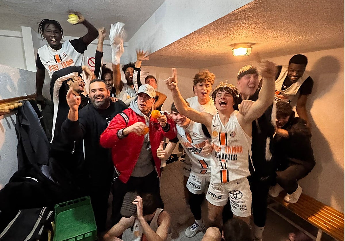 Júbilo entre la expedición pacense tras el triunfo.