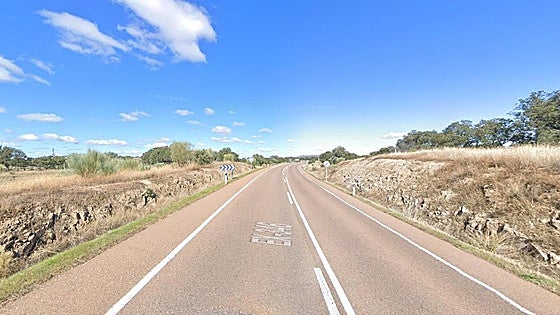 Un hombre resulta policontusionado tras una salida de vía en Magacela
