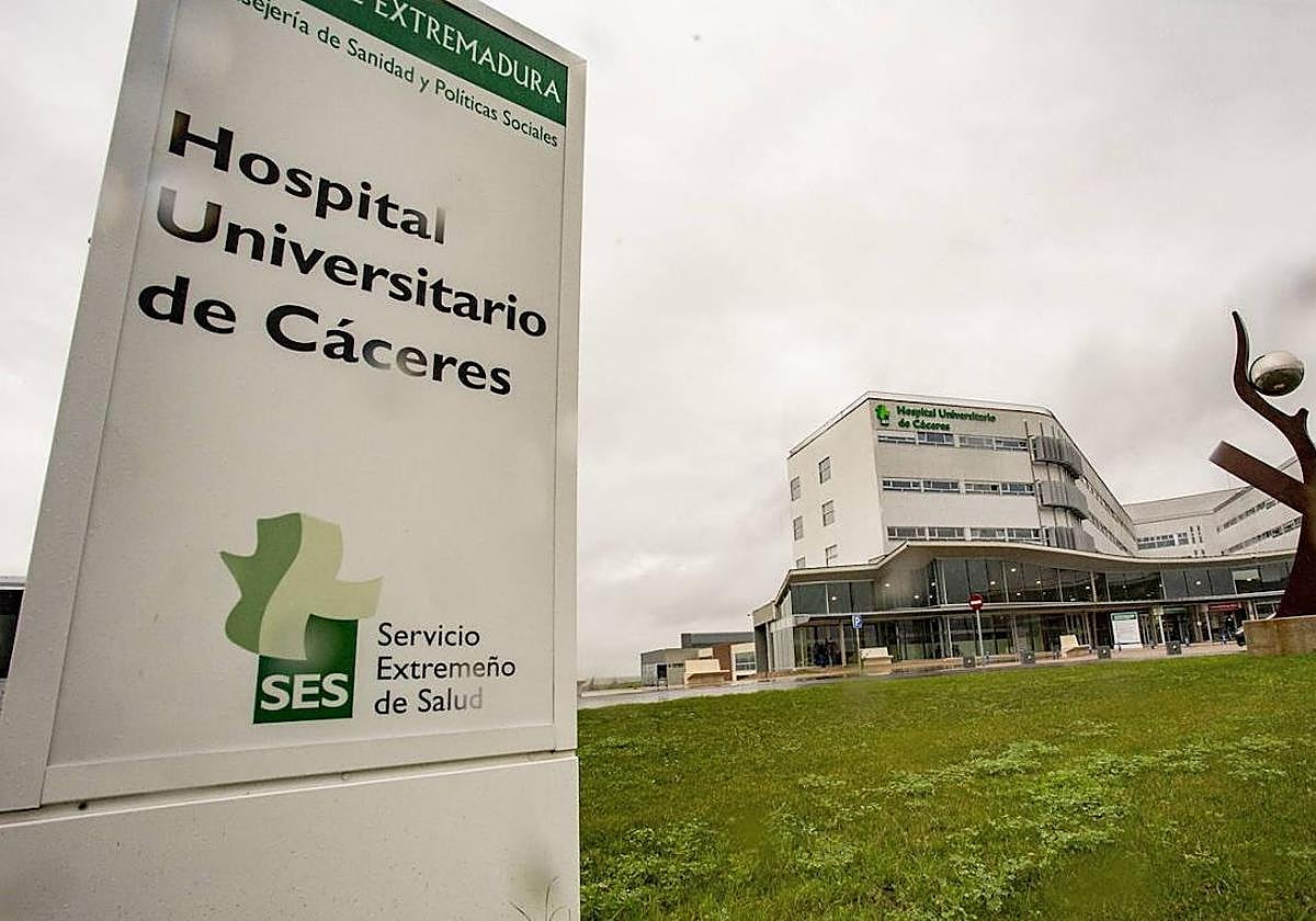 El hombre fue trasladado en estado grave al Hospital Universitario de Cáceres.