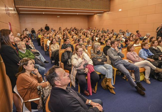 Público asistente a la conferencia de Santandreu.