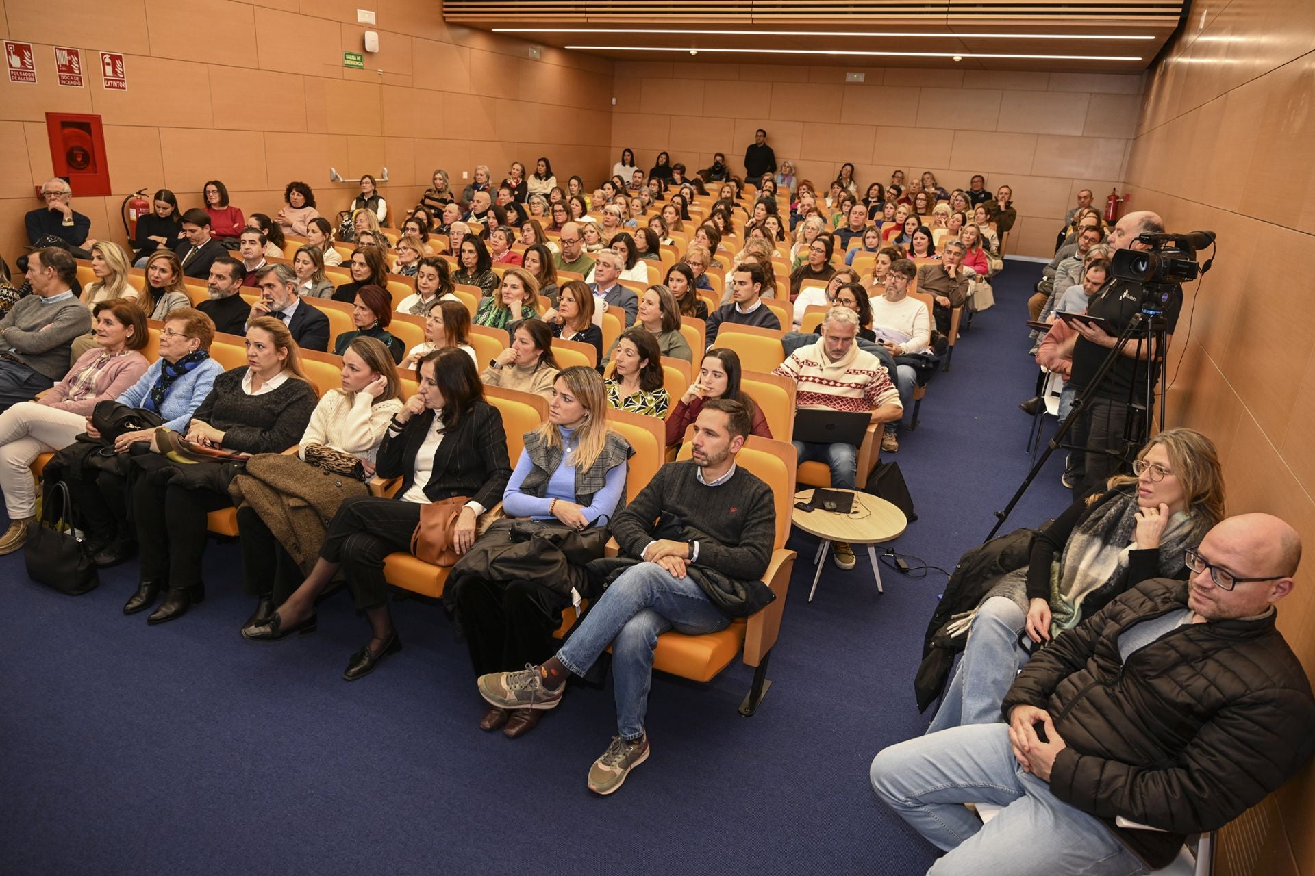 Rafael Santandreu llena en su conferencia en Aula de Cultura HOY