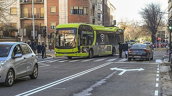 Opiniones divididas sobre el nuevo carril que modifica el tráfico en el centro de Badajoz