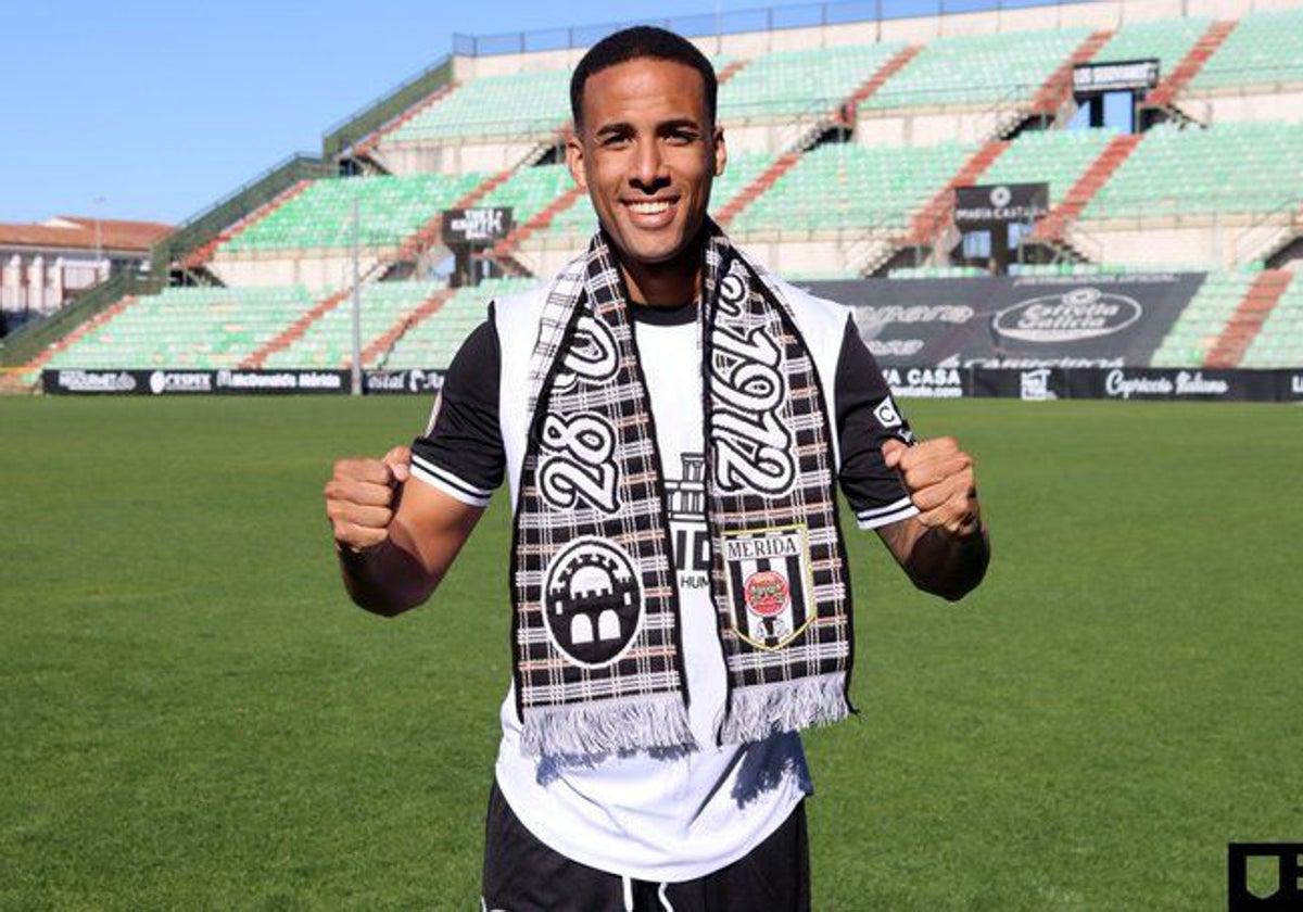 Ismael Athuman posando este jueves en el Romano.