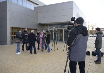 La jueza recupera un correo en el que se dirigen a Azagra como «querido hermanito»