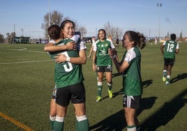 El Cacereño Femenino celebra el gol de la clasificación ante el Athletic de Bilbao.