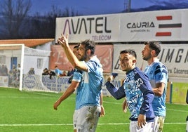 Chavalés celebra su tanto ante el Real Madrid C la pasada jornada.