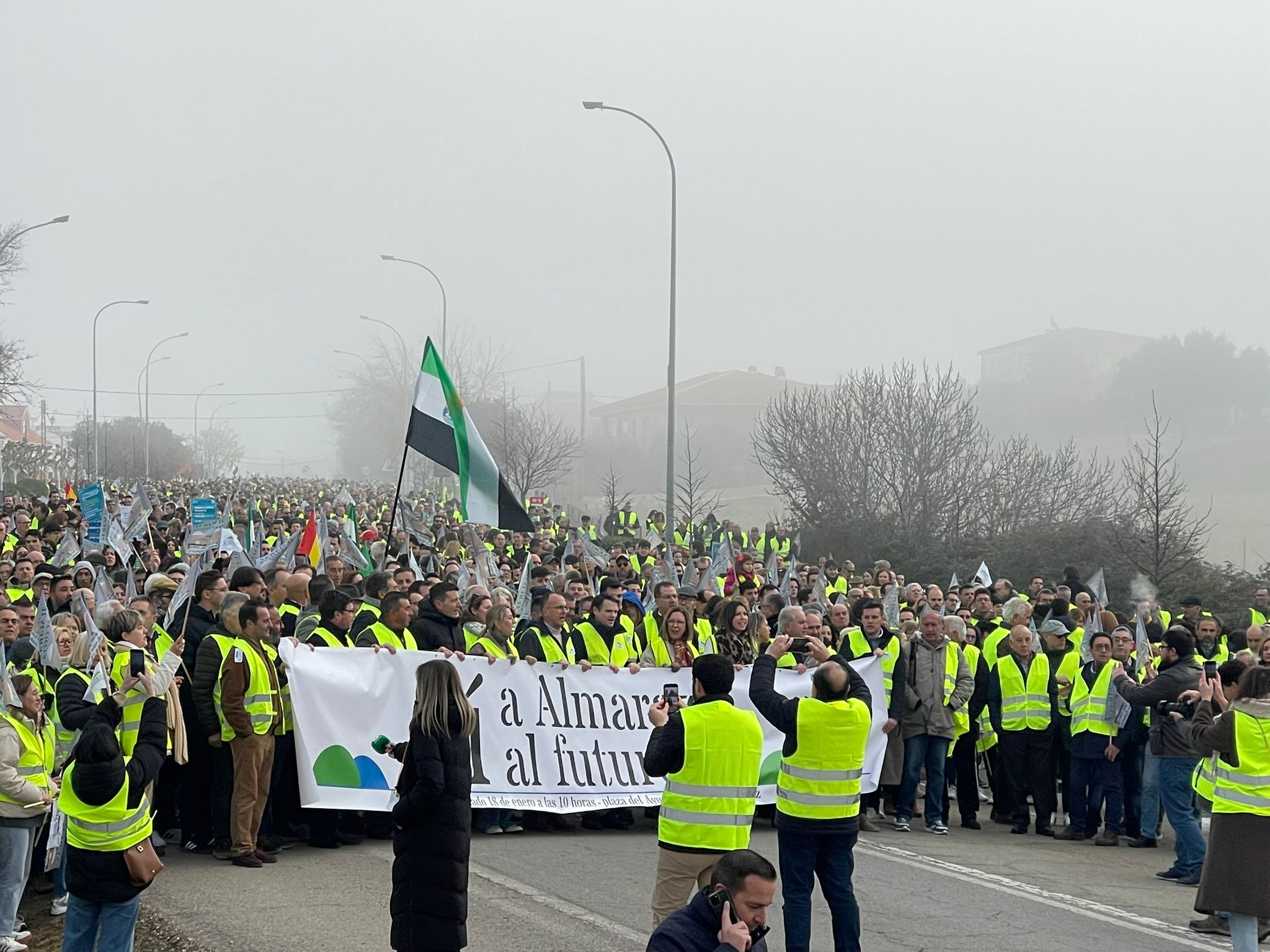 La manifestación contra el cierre de Almaraz, en imágenes