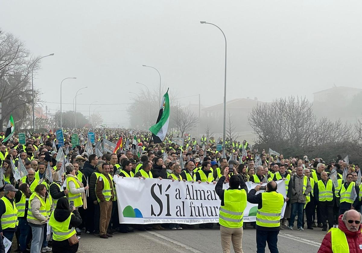 La manifestación contra el cierre de Almaraz, en imágenes