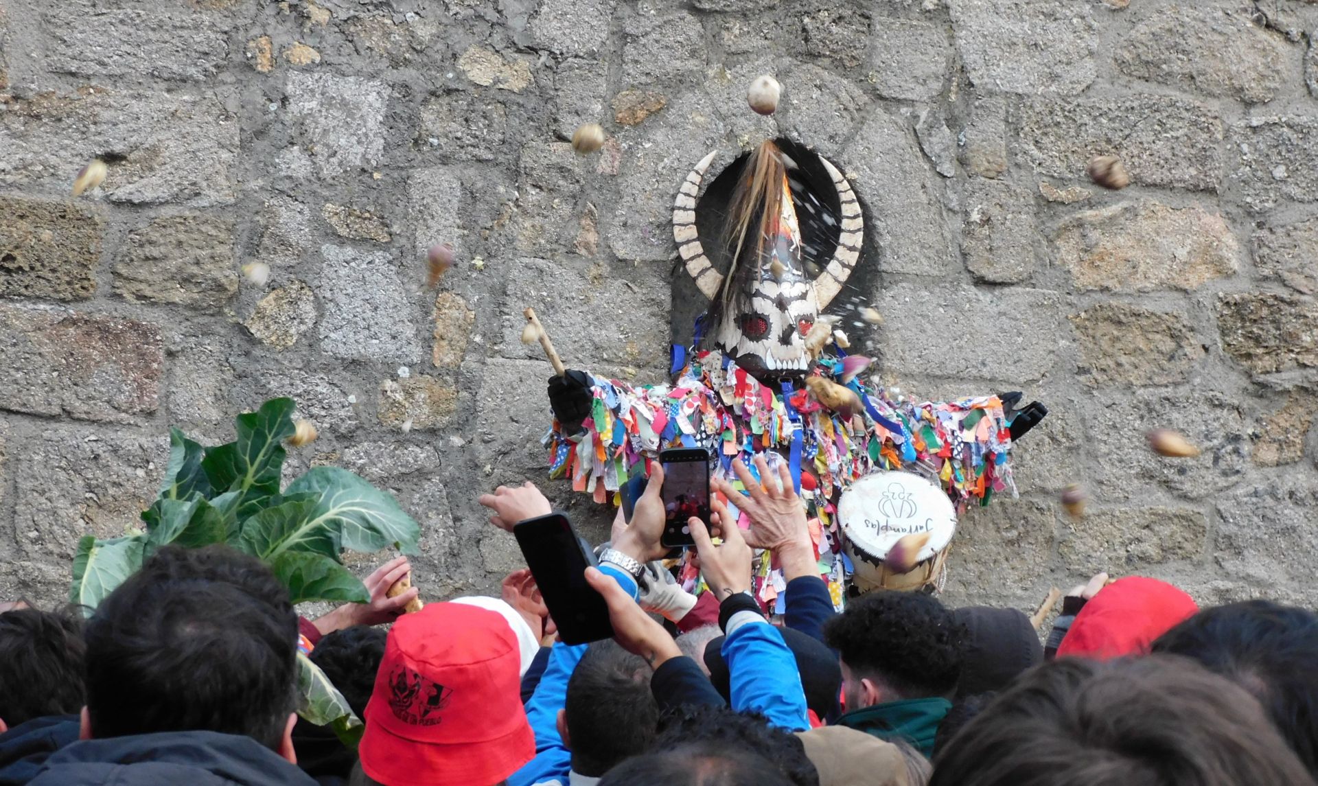 Toneladas de nabos caen sobre Jarramplas