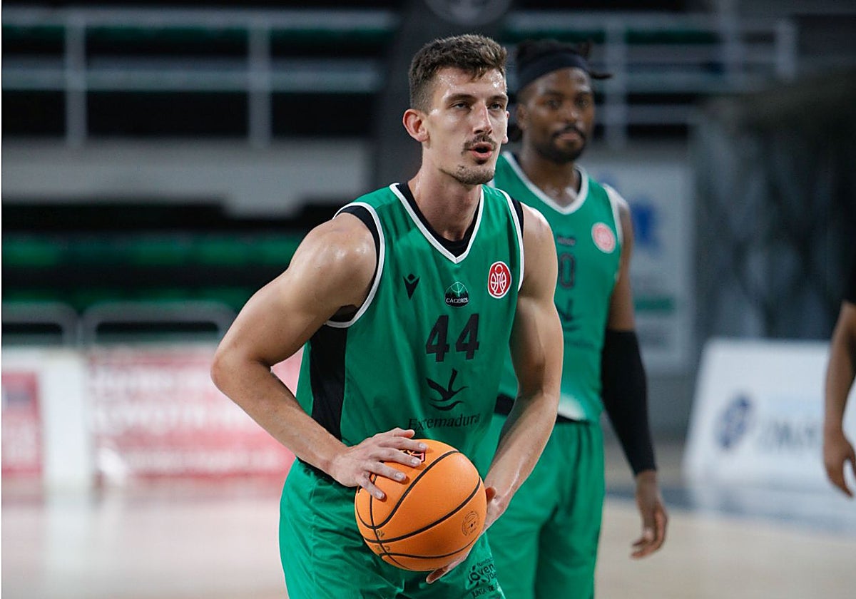 Kalinicenko fue el jugador del Cáceres más inspirado en ataque.