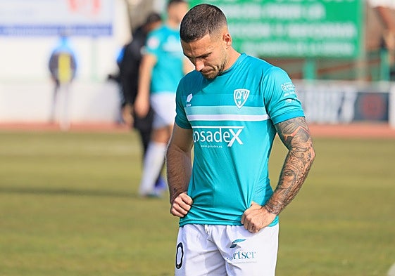 Iván Robles se lamenta tras la derrota de este domingo contra el Antoniano.