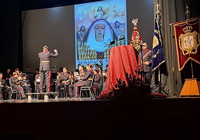 Actuación de la agrupación musical Maestro Sousa (banda de la OJE), en el cierre del acto.